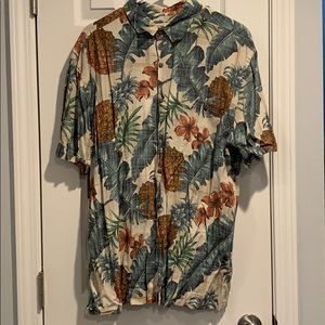 Men’s island wear short sleeve button up